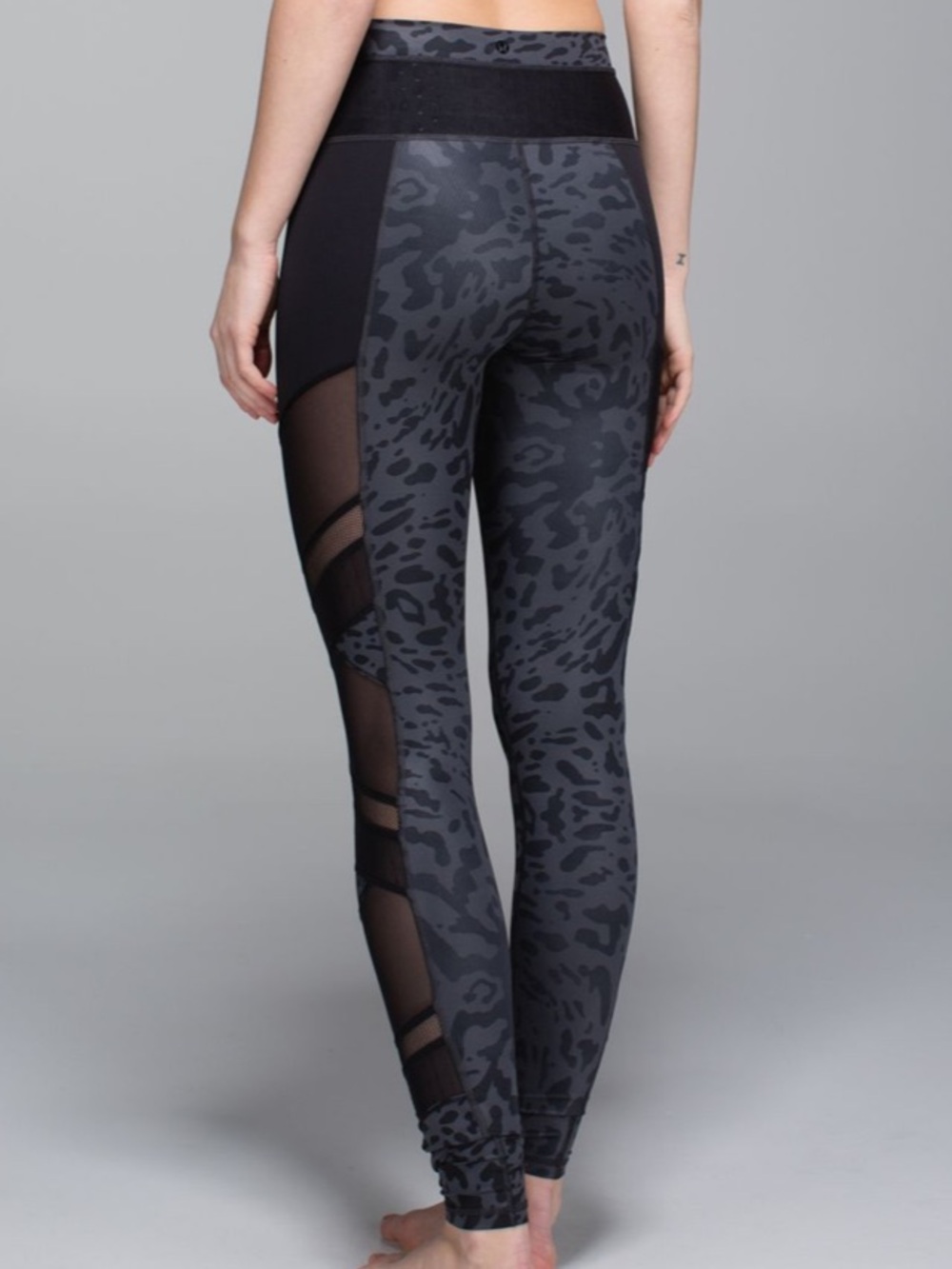 🍋🍋🍋 VTG Lululemon Namaskar Animal Swirl Deep Coal Pants EUC Approx. SZ 6